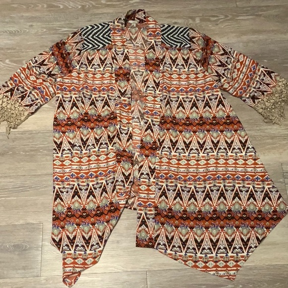 Gimmicks by BKE Kimono with matching crop top - Picture 2 of 2